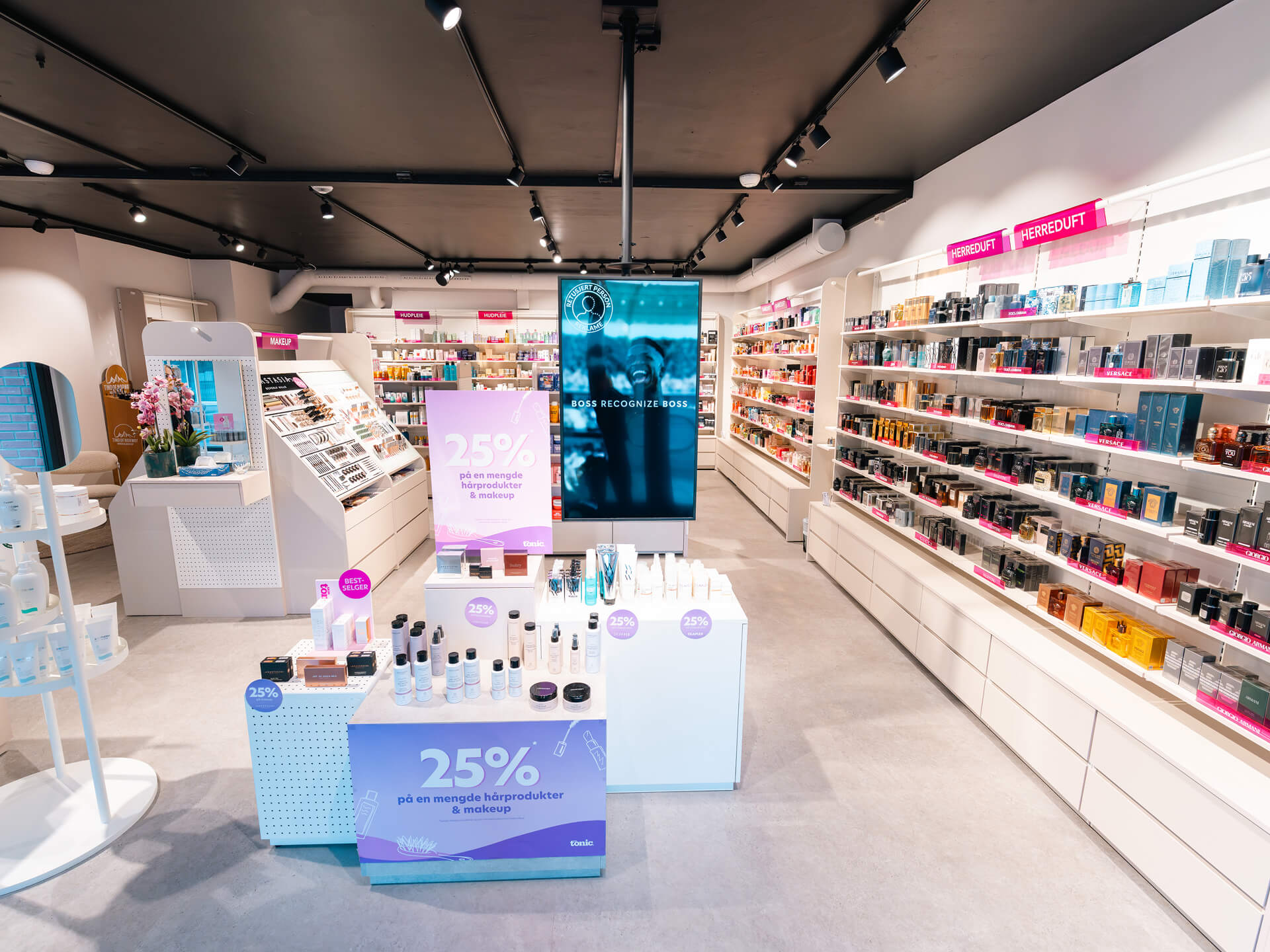 Butikklokalet hos Skin Tonic med produktutstilling